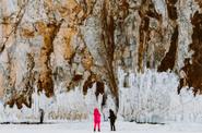 Наплески сокуи на скалах острова Ольхон