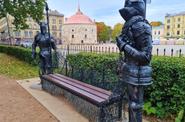 Скамья с рыцарями в Выборге