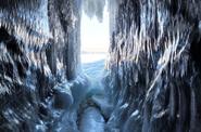 Ледяной грот на Байкале