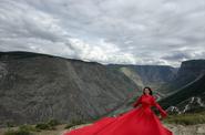 Фотосессия в платье на Алтае