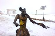 Скульптура «Мышиная королева» в городе Мышкин