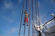 Подъем на мачту в круизе по Балтийскому морю