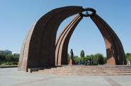 Памятник Победы (Арка Победы) в Бишкеке