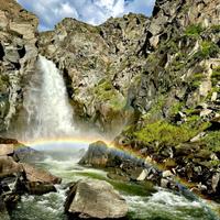 Водопад Куркуре в Чулышманской долине на Алтае