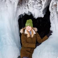 Ледяная пещера на Байкале