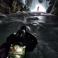 Ледяная пещера или грот на Байкале