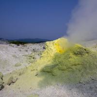 Вулкан Менделеева, фумарольные поля, Сахалин