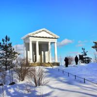 Храм Нептуна в историческом парке Монрепо