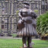 Скульптура на Пласа Ботеро в Медельине, Колумбия