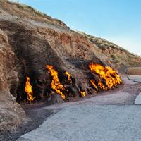 Гора Янардаг («горящая гора») в Азербайджане