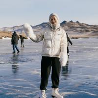 Катание на коньках на Байкале