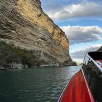 Катание на катере по Сулакскому каньону