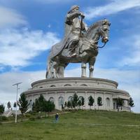 Конная статуя Чингисхана в Цонжин-Болдоге