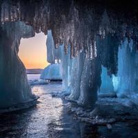 Ледяной грот на Байкале