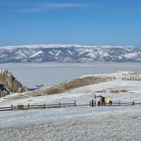 Скала Шаманка на Байкале