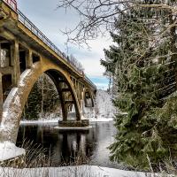 Бетонный арочный мост через реку Янисйоки