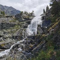 водопад Куйгук в Республике Алтай