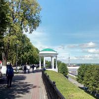 Беседка на Волжской набережной в Ярославле