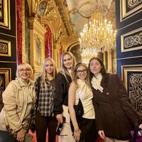 Лувр в Париже