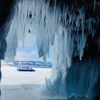 Ледяные гроты Байкала