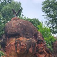 Скульптура «Орёл» на Красных камнях в Кисловодске
