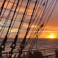 Балтика с парусника Мир