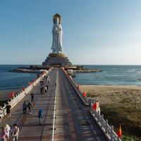 Статуя Гуаньинь в буддийском комплексе Наньшань