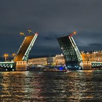Ночной развод мостов в Санкт-Петербурге