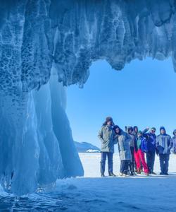 Ледяной грот на Байкале