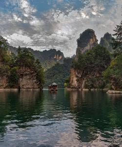 Озеро Баофэн в Чжанцзяцзе