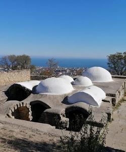 Руины древних бань в цитадели Нарын-Кала