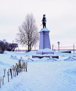 Памятник Петру I в Архангельске