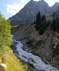 горная река в Казахстане