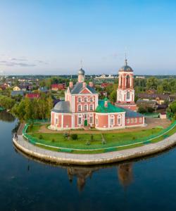 вид на Переславль-Залесский и Плещеево озеро