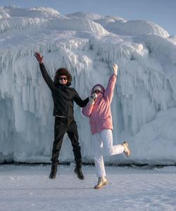 Ледяной грот на Байкале