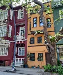 Цветные домики в районе Балат в Стамбуле