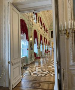 Петергофский дворец