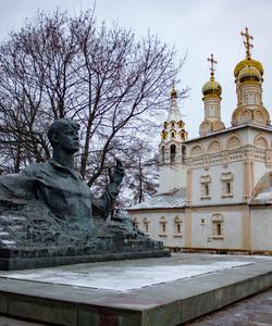 Памятник Есенину в Рязани