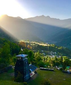 Деревня Сари