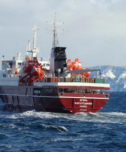 Теплоход на Сахалине