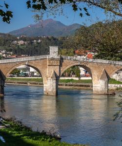 Старый мост через реку Неретву