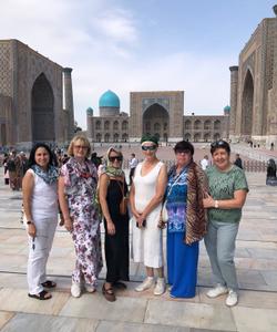 Туристы в Бухаре