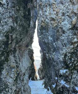 Каменная чаша