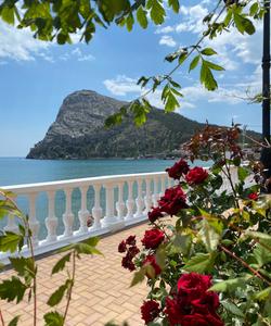 Вид на гору Кошка в поселке Симеиз, Крым