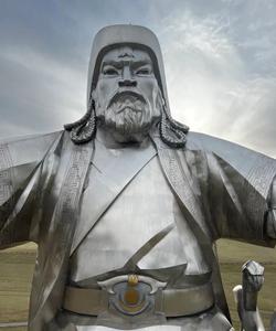 Статуя Чингисхана в Цонжин-Болдоге
