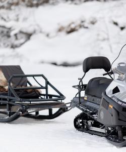 Поездка на нарте за снегоходом