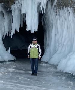 Ледяной грот на Байкале