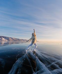 Катание на коньках на Байкале