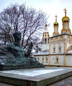 Памятник Есенину в Рязани