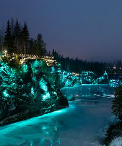 Рускеала зимой с подсветкой